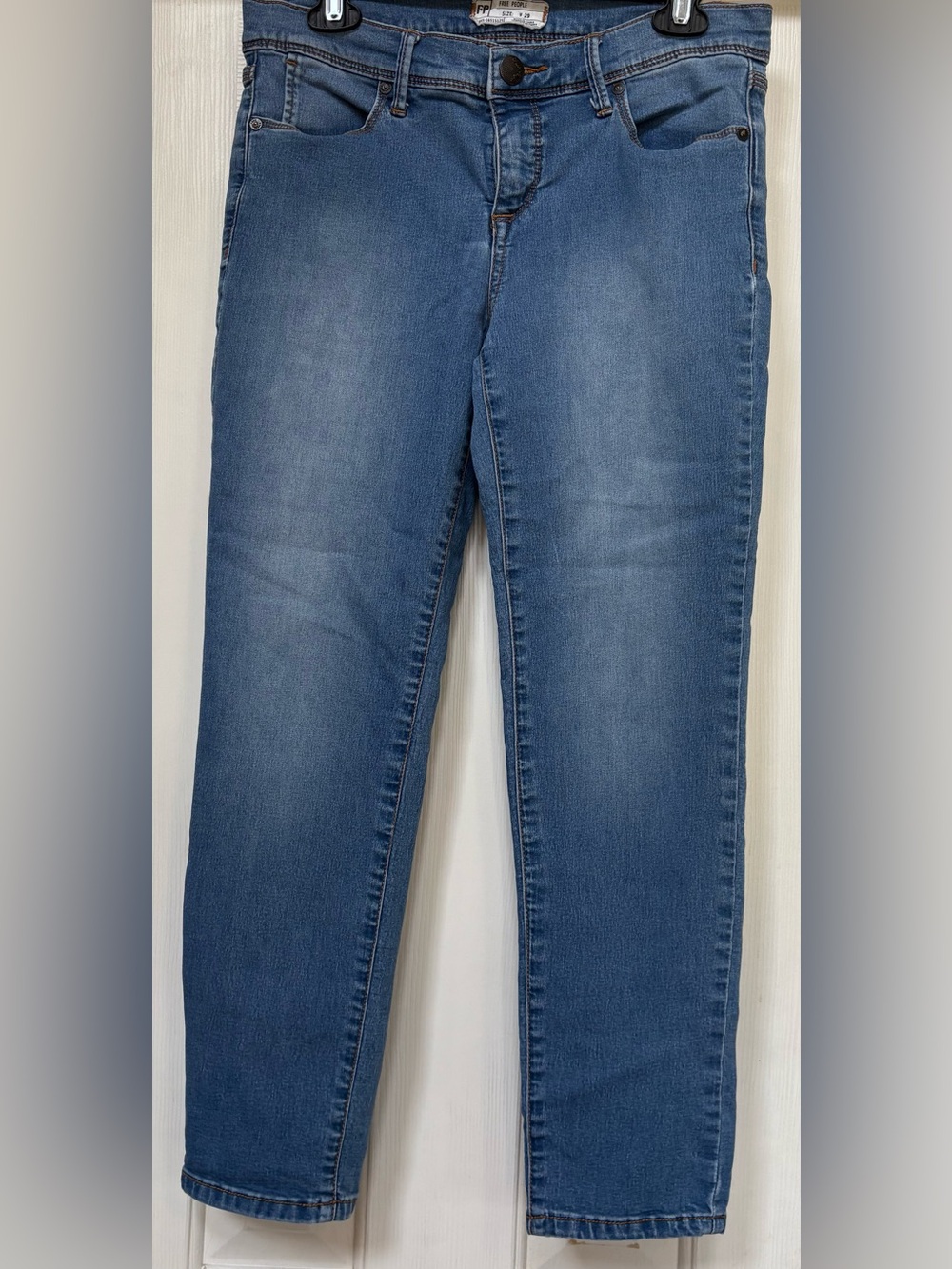 Free People Women's Skinny Jeans in Medium Blue Wash